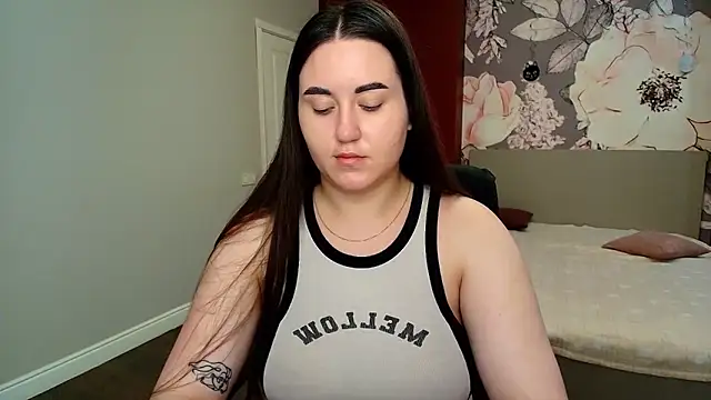 Snapshot of Roxie_Bradley chatting on 06.16.26 Roxie Bradley online show from 06.16.26