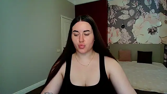 Snapshot of Roxie_Bradley chatting on 06.24.26 Roxie Bradley online show from 06.24.26
