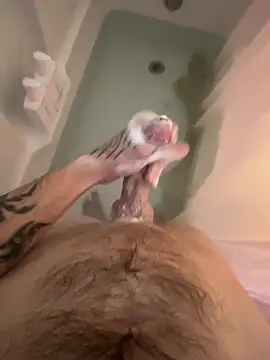 Snapshot of ThatTattooedGuy chatting on 11.07.25 ThatTattooedGuy online show from 11.07.25