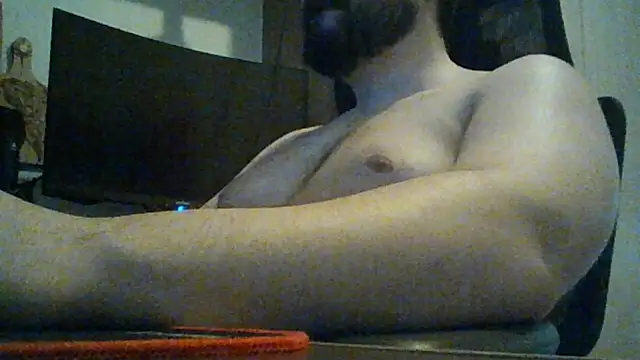 Snapshot of roberc4m chatting on 10.06.25 roberc4m online show from 10.06.25