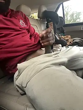 Snapshot of SlxmXBlxck chatting on 10.28.25 SlxmXBlxck online show from 10.28.25