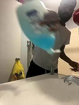 Snapshot of SlxmXBlxck chatting on 11.16.25 SlxmXBlxck online show from 11.16.25