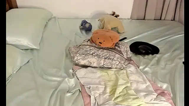  yisela  online show from 01.10.25