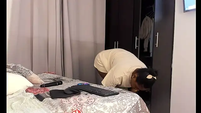  yisela  online show from 02.05.25