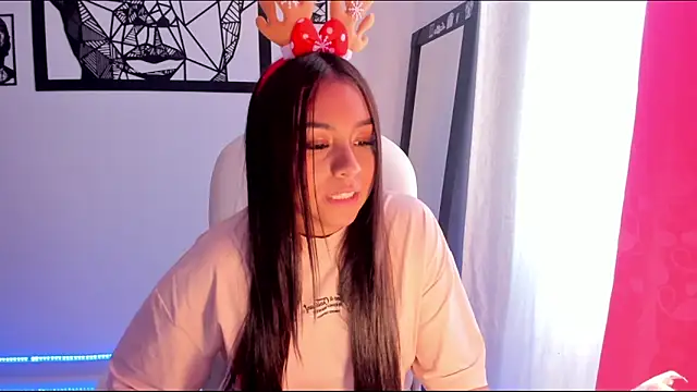 Snapshot of Ciara8 chatting on 12.28.24 Ciara8 online show from 12.28.24