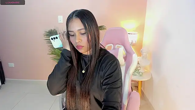 Snapshot of Ciara8 chatting on 10.17.25 Ciara8 online show from 10.17.25