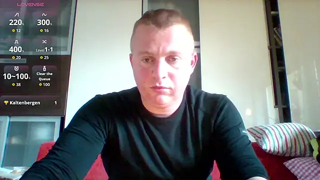 Snapshot of Matttthees chatting on 10.01.25 Matttthees online show from 10.01.25