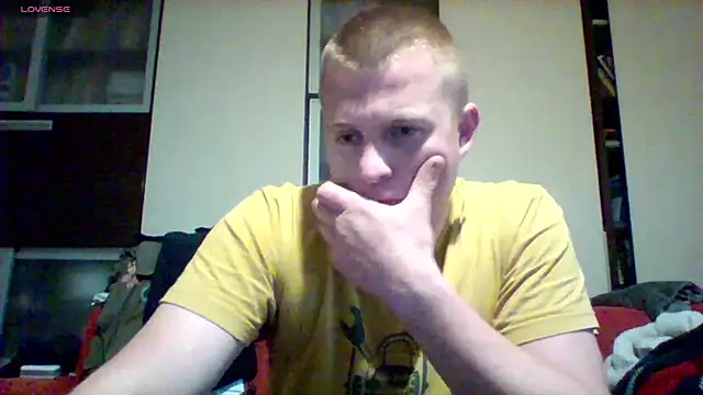 Snapshot of Matttthees chatting on 10.08.25 Matttthees online show from 10.08.25