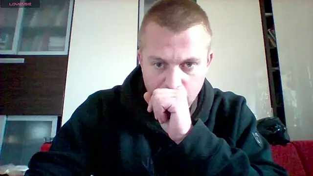 Snapshot of Matttthees chatting on 10.10.25 Matttthees online show from 10.10.25