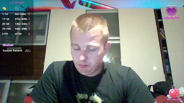 Snapshot of Matttthees chatting on 10.11.25 Matttthees online show from 10.11.25