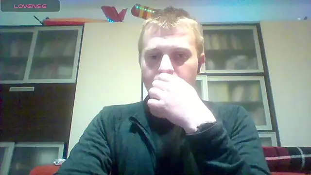 Snapshot of Matttthees chatting on 11.04.25 Matttthees online show from 11.04.25