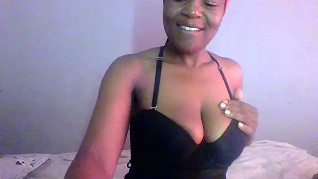 Snapshot of BeejayLoverxx chatting on 01.28.25 BeejayLoverxx online show from 01.28.25