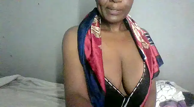 Snapshot of BeejayLoverxx chatting on 02.02.25 BeejayLoverxx online show from 02.02.25