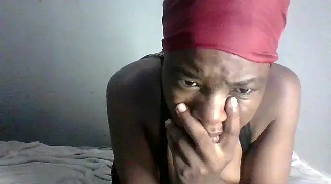 Snapshot of BeejayLoverxx chatting on 02.05.25 BeejayLoverxx online show from 02.05.25