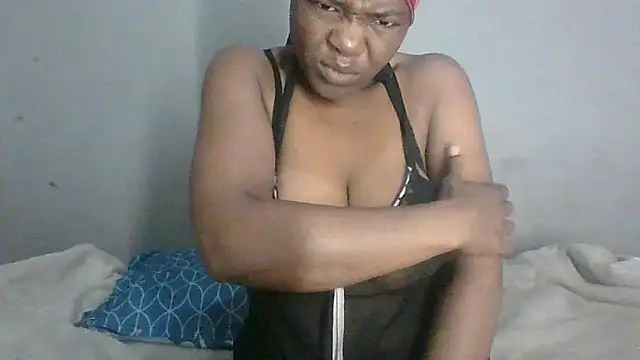 Snapshot of BeejayLoverxx chatting on 02.16.25 BeejayLoverxx online show from 02.16.25