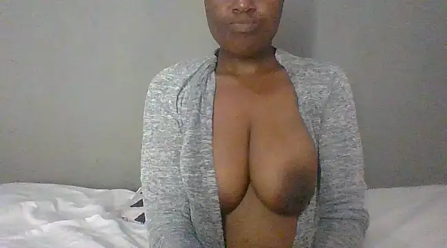 Snapshot of BeejayLoverxx chatting on 03.04.25 BeejayLoverxx online show from 03.04.25