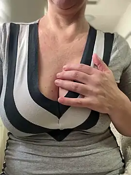 Snapshot of sweetmystery1 chatting on 03.02.25 sweetmystery1 online show from 03.02.25