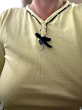 Snapshot of sweetmystery1 chatting on 10.13.25 sweetmystery1 online show from 10.13.25