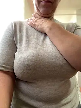 Snapshot of sweetmystery1 chatting on 10.15.25 sweetmystery1 online show from 10.15.25