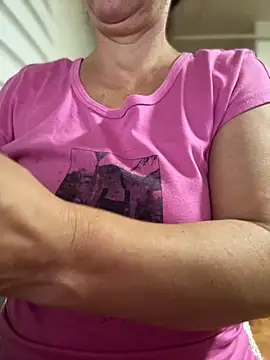 Snapshot of sweetmystery1 chatting on 10.20.25 sweetmystery1 online show from 10.20.25