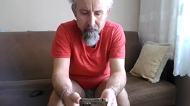 Snapshot of BuckWessle chatting on 05.12.26 BuckWessle online show from 05.12.26