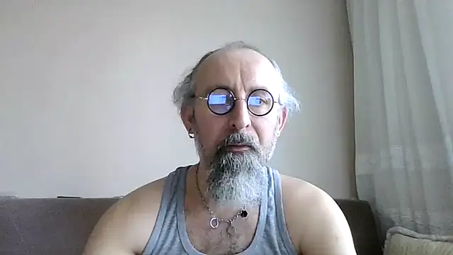 Snapshot of BuckWessle chatting on 05.16.26 BuckWessle online show from 05.16.26