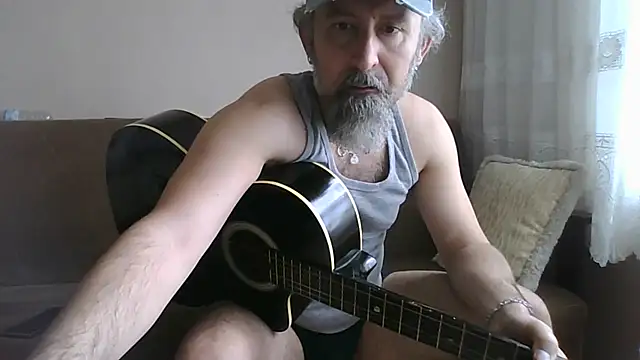 Snapshot of BuckWessle chatting on 05.26.26 BuckWessle online show from 05.26.26