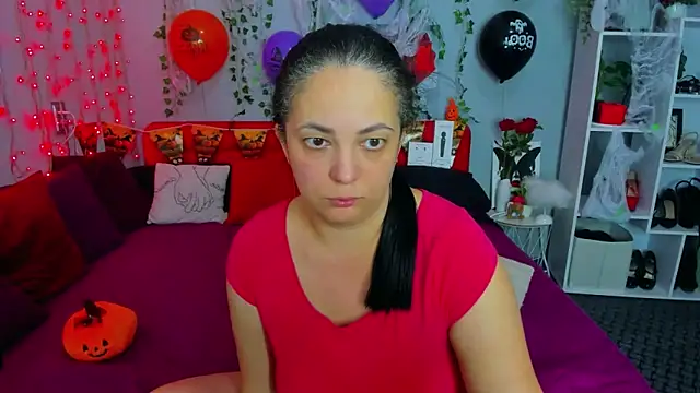 Snapshot of DarlingMilf chatting on 10.28.25 DarlingMilf online show from 10.28.25