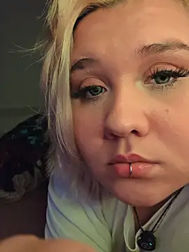 Laura takint online show from 10.26.25