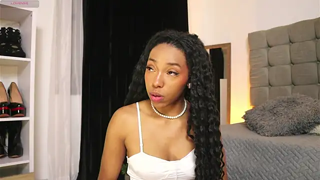 Snapshot of Valeriestyle chatting on 12.31.24 Valeriestyle online show from 12.31.24