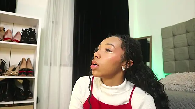 Snapshot of Valeriestyle chatting on 01.31.25 Valeriestyle online show from 01.31.25