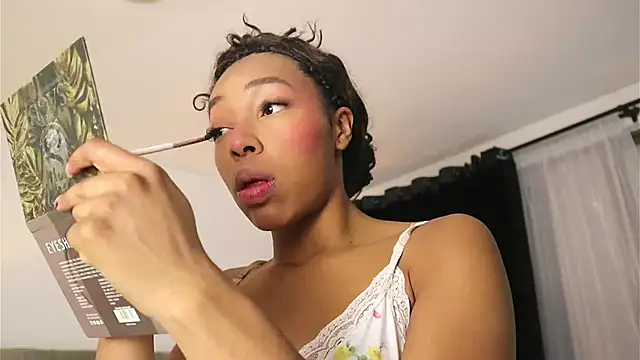 Snapshot of Valeriestyle chatting on 02.18.25 Valeriestyle online show from 02.18.25