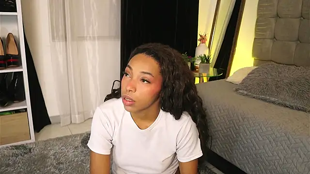 Snapshot of Valeriestyle chatting on 03.19.25 Valeriestyle online show from 03.19.25