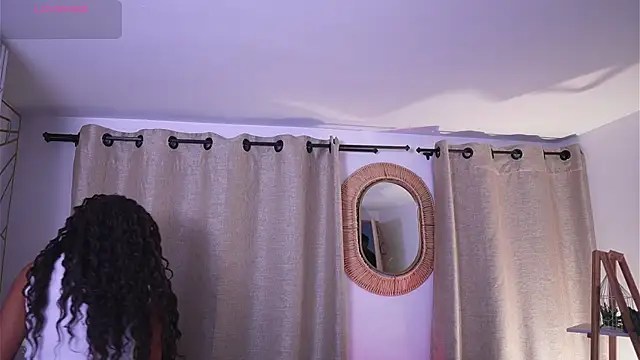 Snapshot of Valeriestyle chatting on 11.04.25 Valeriestyle online show from 11.04.25