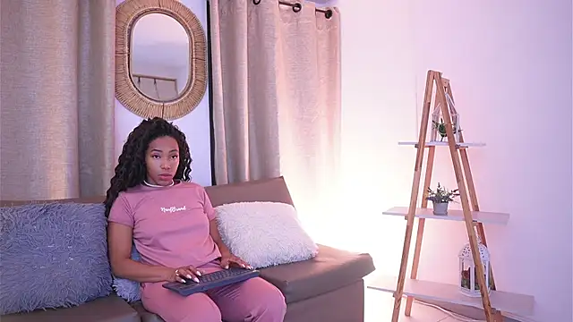 Snapshot of Valeriestyle chatting on 11.10.25 Valeriestyle online show from 11.10.25