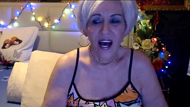 Snapshot of HappyWomanOn chatting on 01.15.25 HappyWomanOn online show from 01.15.25