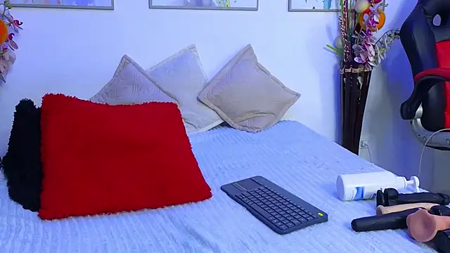 Snapshot of Marianaa_Lopezz chatting on 12.11.24 Marianaa Lopezz online show from 12.11.24
