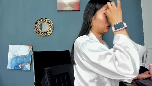 nia  white online show from 12.11.24