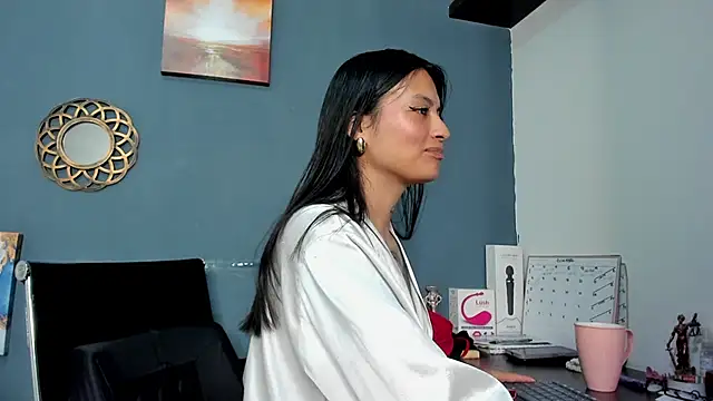 nia  white online show from 12.17.24