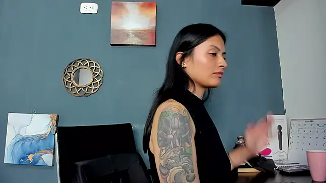 nia  white online show from 12.23.24