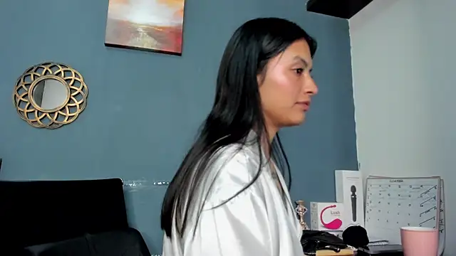 nia  white online show from 12.24.24