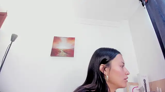 nia  white online show from 09.10.25