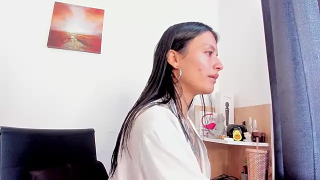 nia  white online show from 11.03.25