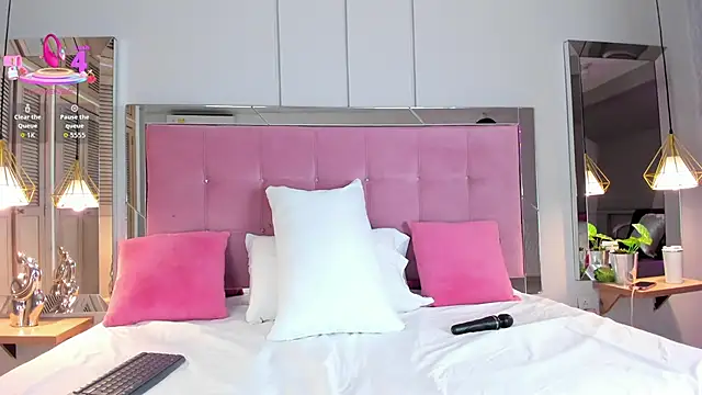 Snapshot of Ahincale chatting on 10.07.25 Ahincale online show from 10.07.25