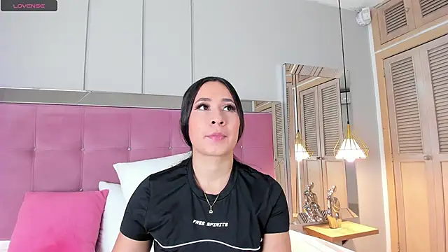 Snapshot of Ahincale chatting on 10.22.25 Ahincale online show from 10.22.25