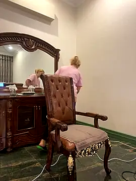 Snapshot of Amazoniiaa chatting on 10.29.25 Amazoniiaa online show from 10.29.25