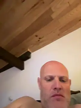 Snapshot of davigochi77bcn chatting on 02.25.25 davigochi77bcn online show from 02.25.25