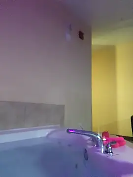 Snapshot of Hotredheadandtoungelasher chatting on 10.21.25 Hotredheadandtoungelasher online show from 10.21.25