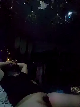 Snapshot of Hotredheadandtoungelasher chatting on 10.23.25 Hotredheadandtoungelasher online show from 10.23.25