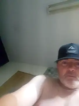 Snapshot of Hotredheadandtoungelasher chatting on 10.25.25 Hotredheadandtoungelasher online show from 10.25.25